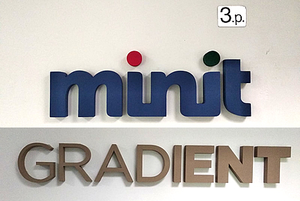 Polystyrenové logo v kombinaci s plastem