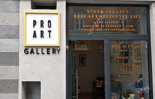 Polystyrenové logo v kombinaci s plastem