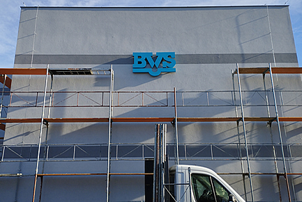 Podsvícené logo BVS z plastu