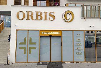 3D logo kliniky - plast + polystyren