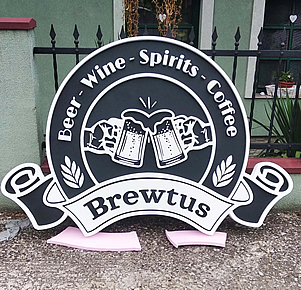 Logo z plastu a polystyrenu